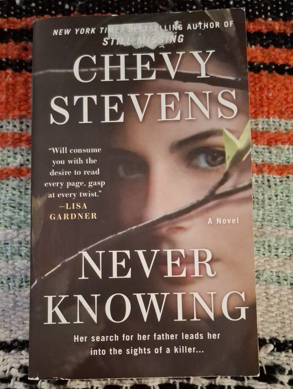 Never Knowing by Chevy Stevens/Paperback